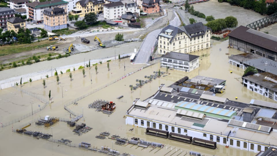 Der Starkregen führte zu Überschwemmungen in Chippis im Kanton Wallis.