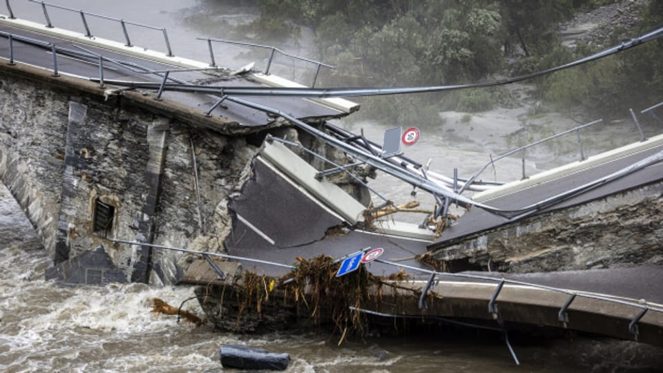 Die eingestürzte Visletto-Brücke zwischen Visletto und Cevio, im Maggiatal, Südschweiz am Sonntag, 30. Juni 2024.
