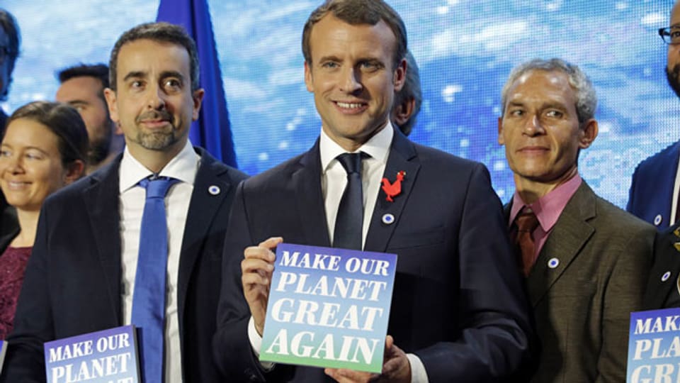 Der französische Präsident Emmanuel Macron (Mitte) an der Veranstaltung «Tech for Planet».