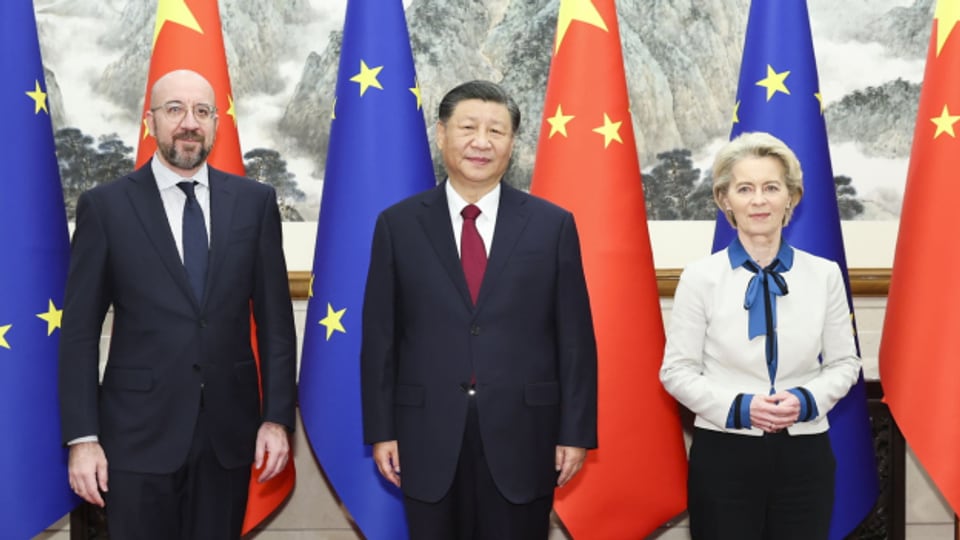Die EU-Delegation wurde in Peking von Chinas Präsident Xi Jinping in Empfang genommen.
