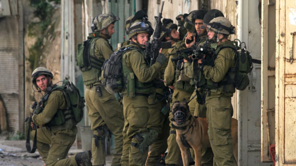 Israelische Soldaten kritisieren die eigene Regierung, befürworten aber den Krieg. Wie passt das zusammen?