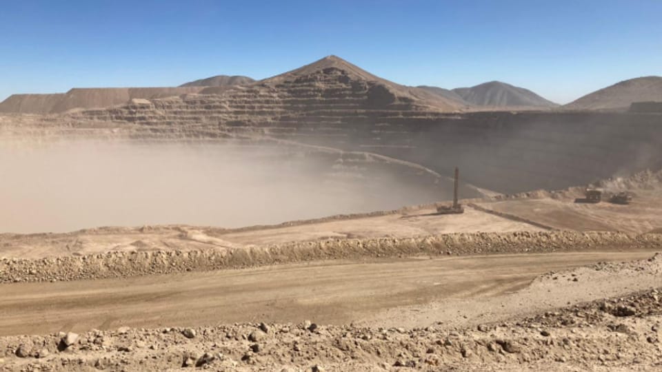 Blick auf die Glencore-Kupfermine «Lomas Bayas» im Norden Chiles.