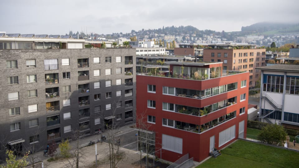 Knapp 60 Prozent aller Einwohnerinnen und Einwohner in der Schweiz leben in Mietwohnungen. Im Bild: Eine Wohnsiedlung in Luzern.