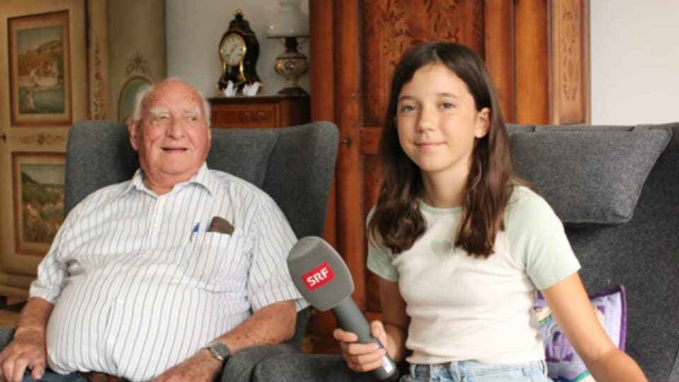 SRF Kids-Reporterin Sophia (12) besucht Seniorinnen und Senioren im Altersheim.