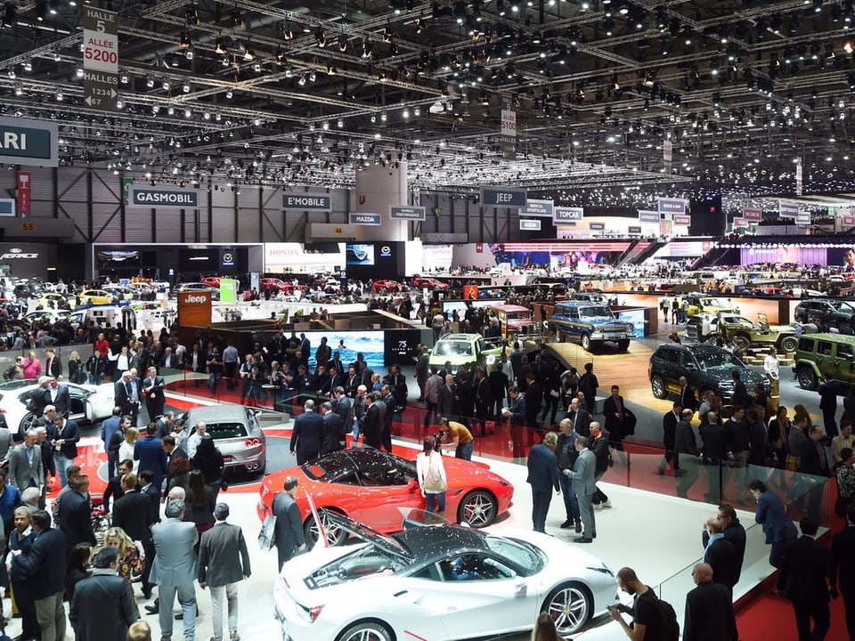 Sicht auf den 86. Autosalon in Genf 