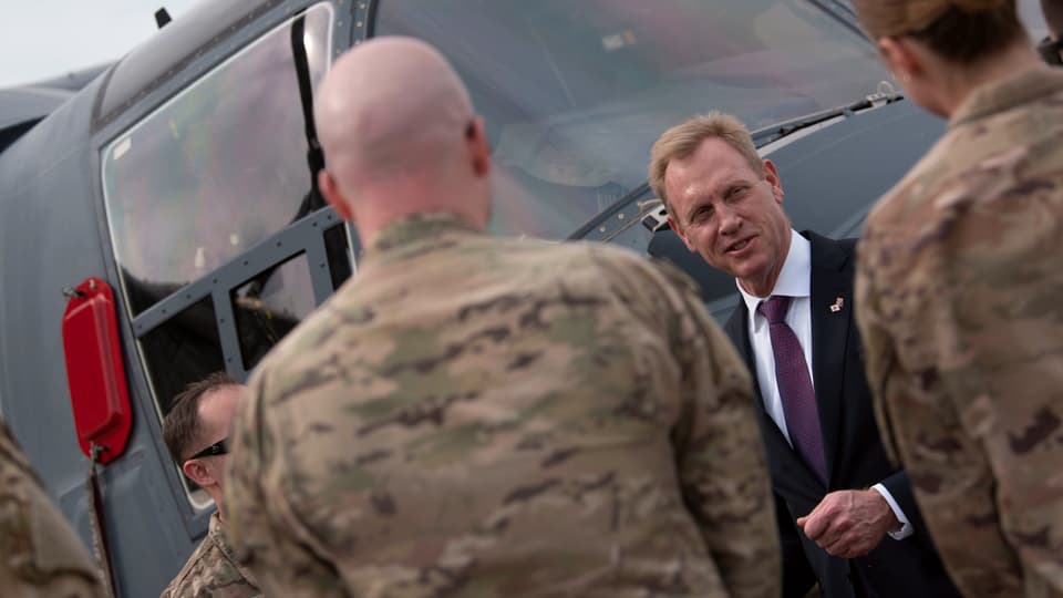 Patrick Shanahan mit Soldaten