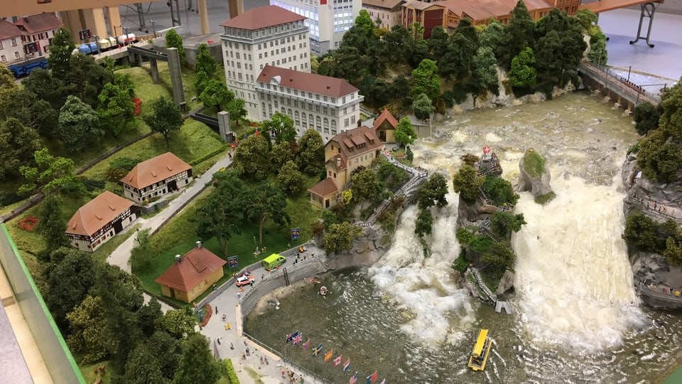 Ein erstes Anschauungsobjekt.Der Rheinfall im Miniaturformat.