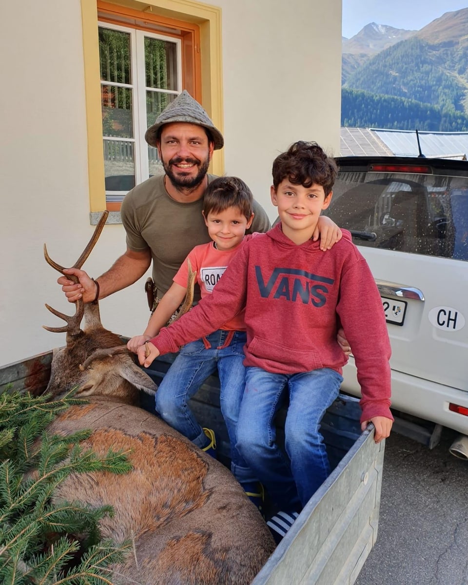 Tino Andri dad Ardez ha sajettà ils 16 da settember in tschierv da 10 sur Ardez.