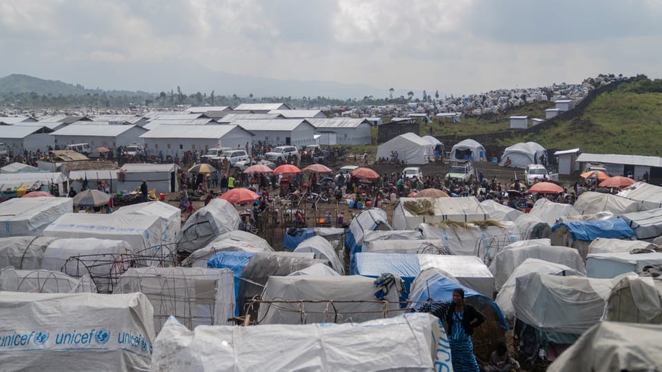 Ein Flüchtlingscamp in Kongo mit Dutzenden Zelten