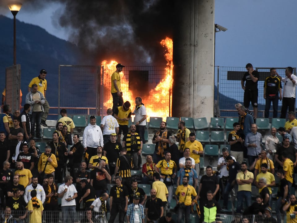 Ausschreitungen und Sachbeschädigung während einer Partie von PAOK.