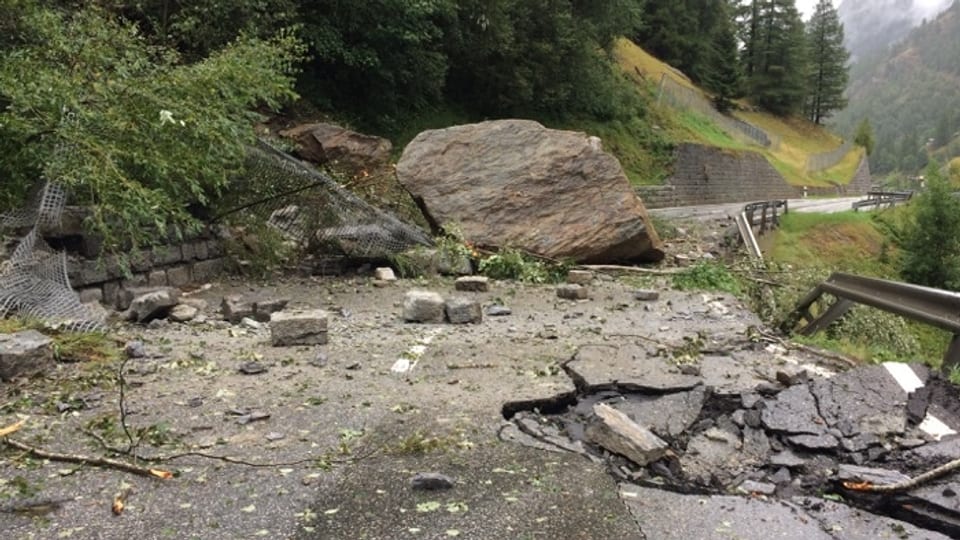 Nach Steinschlag - Kantonsstrasse Ins Walliser Saastal Wieder Offen ...