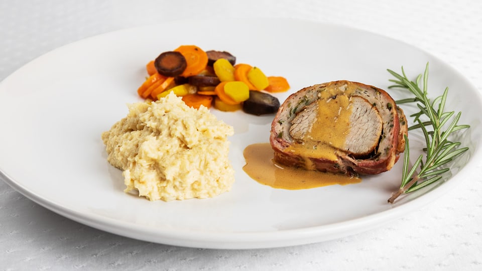 Rezepte Landfrauenküche 2018 - Kalbsfilet im Brät-Speckmantel mit ...