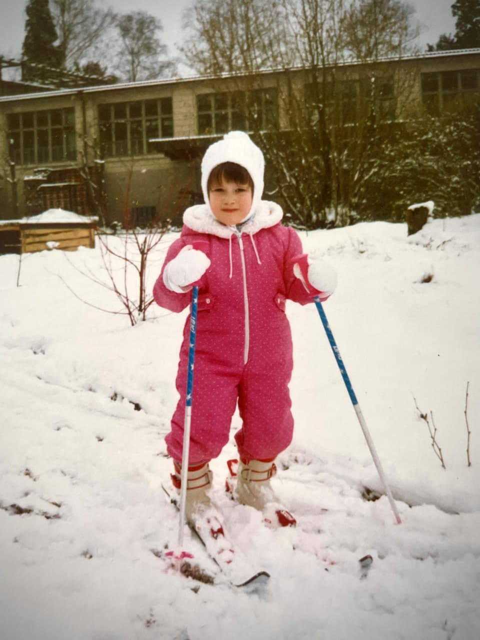 Sabrina Lehmann als Kind am Skifahren