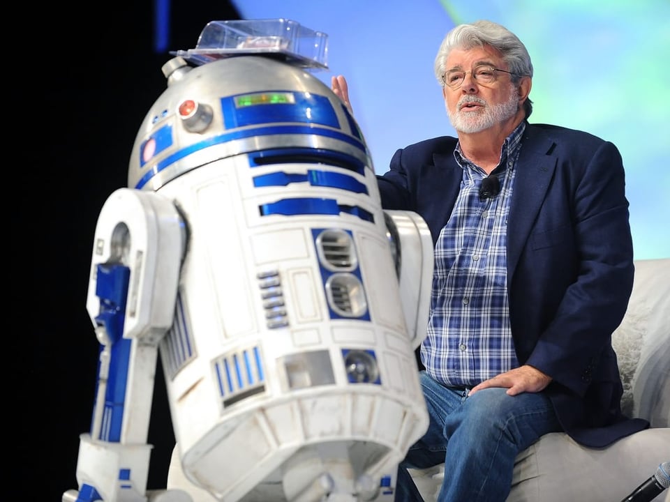 George Lucas mit dem piepsenden Roboter R2D2