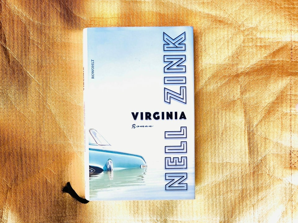 Der Roman «Virginia» von Nell Zink vor einem goldenen Hintergrund