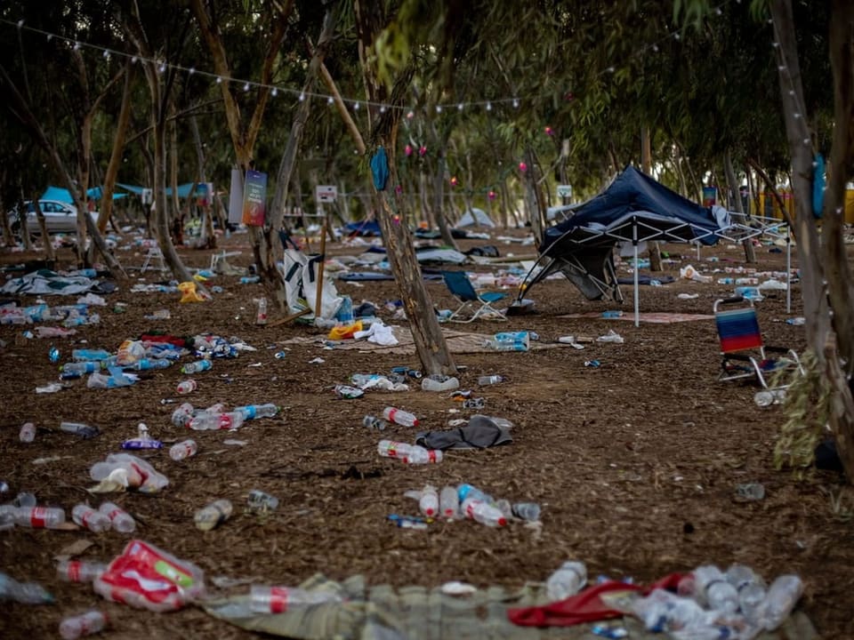 Abfall auf Festivalgelände.