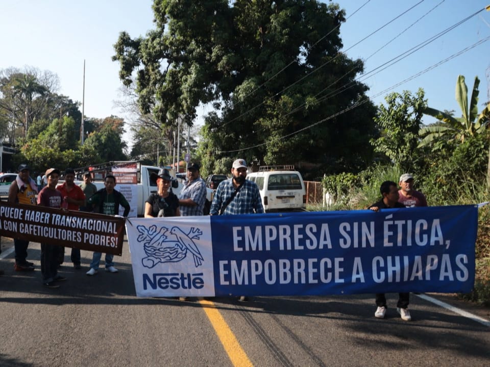 Bauern, die gegen Nestlé protestieren