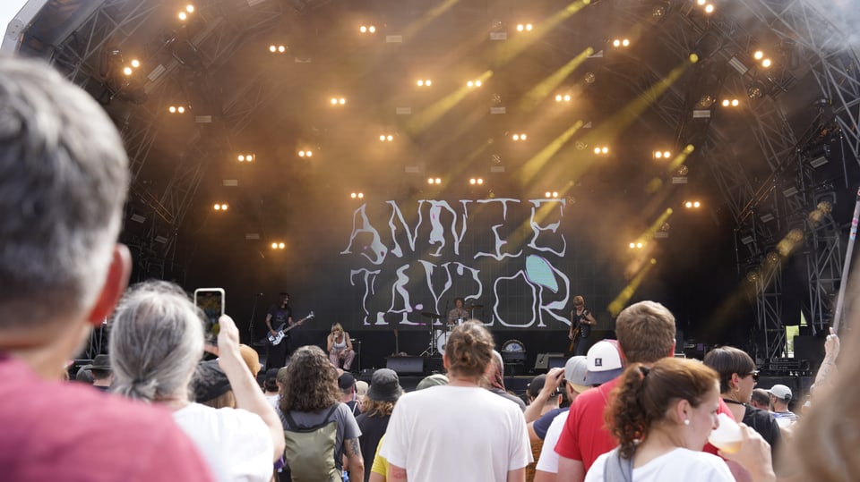 Aussicht auf das Festivalareal vom Open Air Lumnezia.