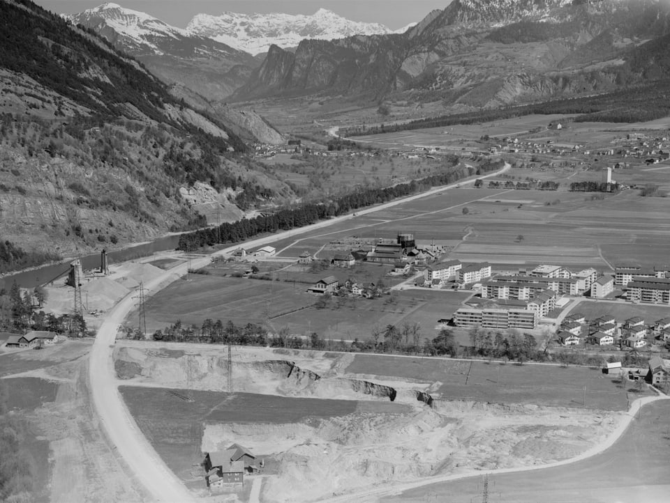 Nationalstrasse A13 im Bau im Jahre 1965 in Chur.