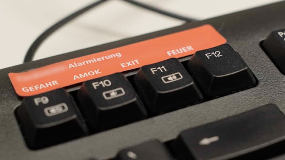 Computer-Tastatur mit Alarm-Aufkleber für die Tasten F9 bis F12