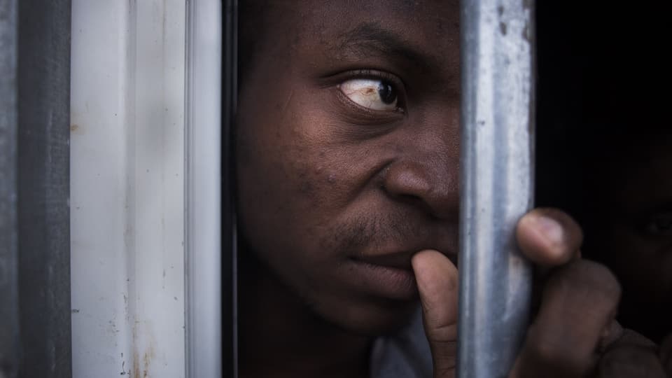 Nigerianischer Flüchtling in einem Internierungslager bei Triopolis