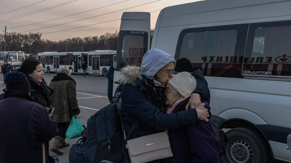 Flüchtlinge aus Mariupol und Melitopol bei ihrer Ankunft in Saporischschja. Das Bild stammt vom  Freitag, 25.3.2022. 