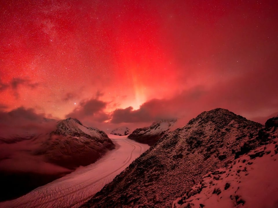 Norther lights over the Aletsch glacier