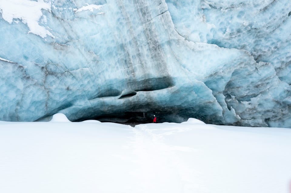 Berge Graubünden: Einstieg in die Eishöhle des Morteratschgletscher