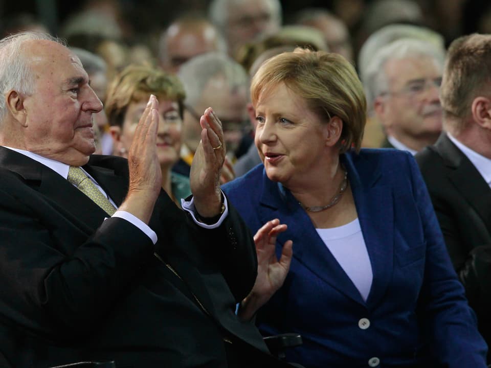 Kohl applaudiert Merkel