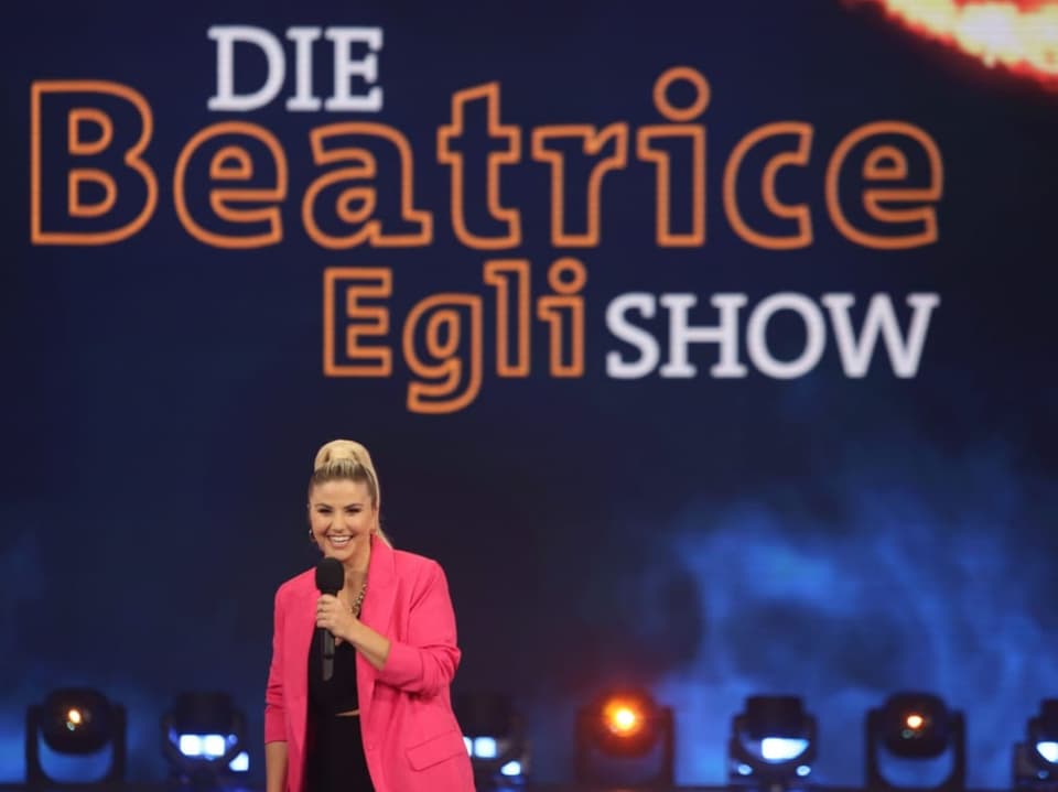 Beatrice Egli als Moderatorin auf der Bühne ihrer eigenen «Beatrice Egli Show».