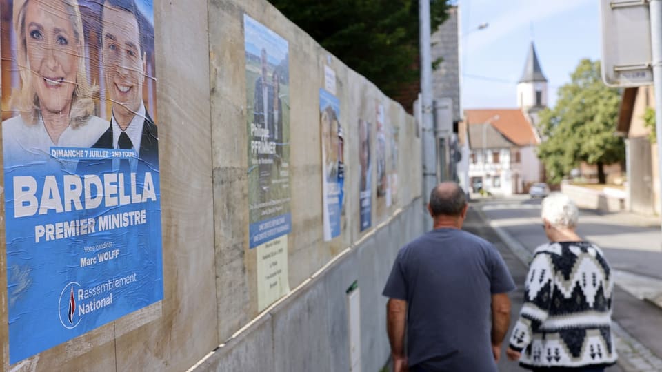 Wahlplakate des RN in der französischen Provinz