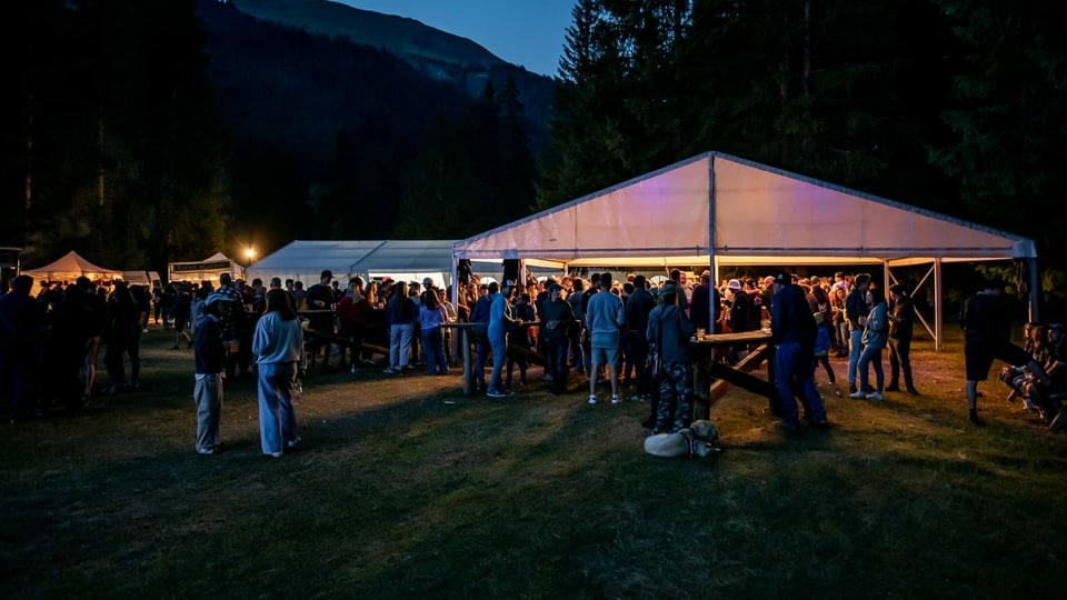 Die inoffizielle Haupt-Party steigt wie jedes Jahr bis in die frühen Morgenstunden im BAR-Zelt.