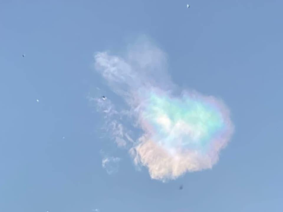 Irisierende Wolke über Jenins/GR