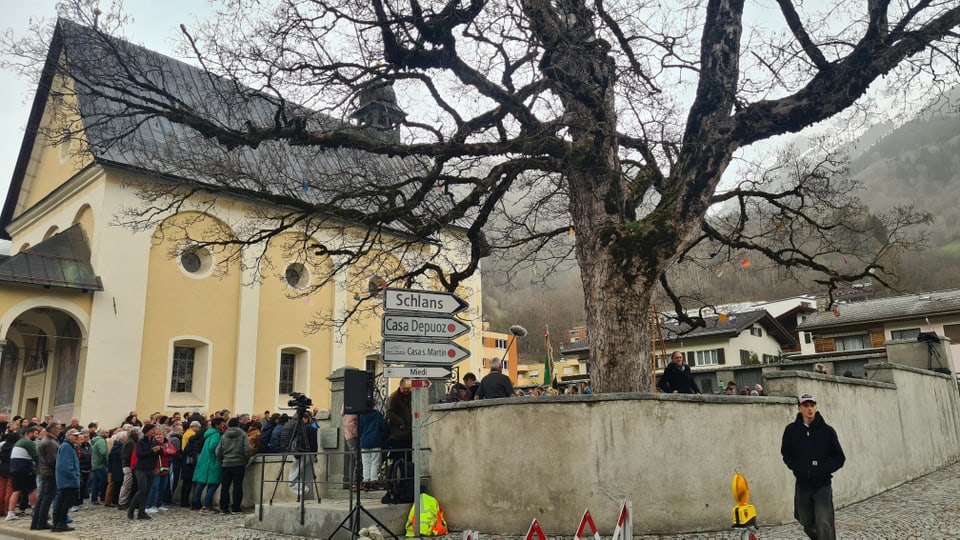 Die Festlichkeiten für 600 Jahre Grauer Bund haben in Trun unter dem Ahorn begonnen. 