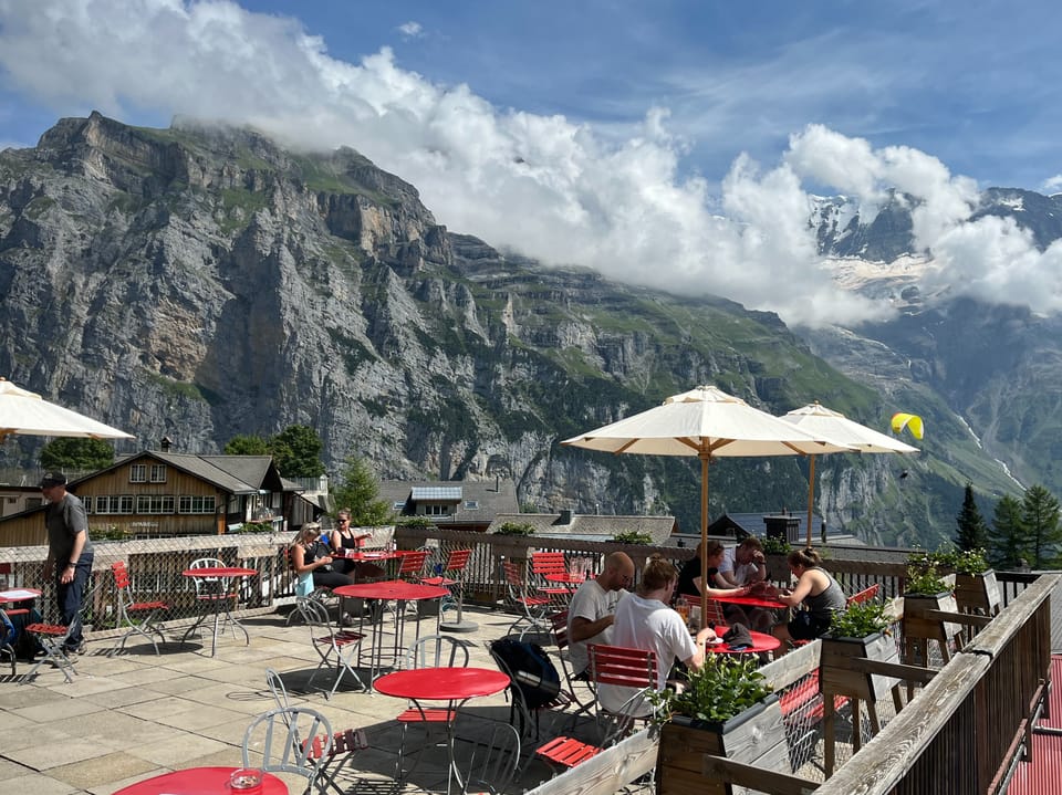 Blick auf Hotelterrasse und Jungfraumassiv