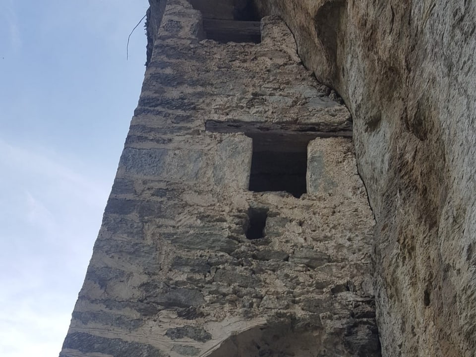 L'entrada en il «Casti Grotta».