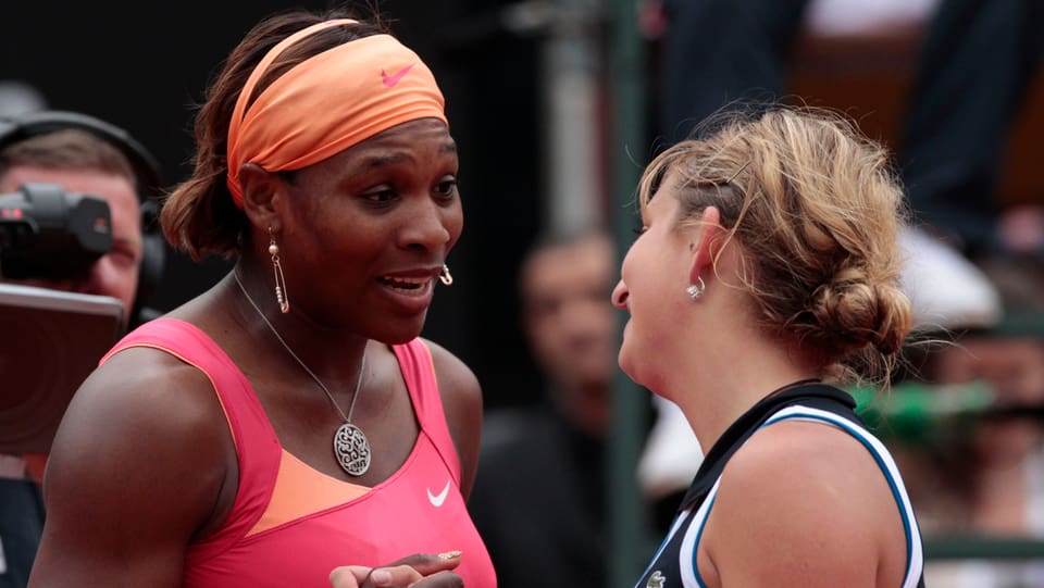 Serena Williams und Timea Bacsinszky bein Handshake.