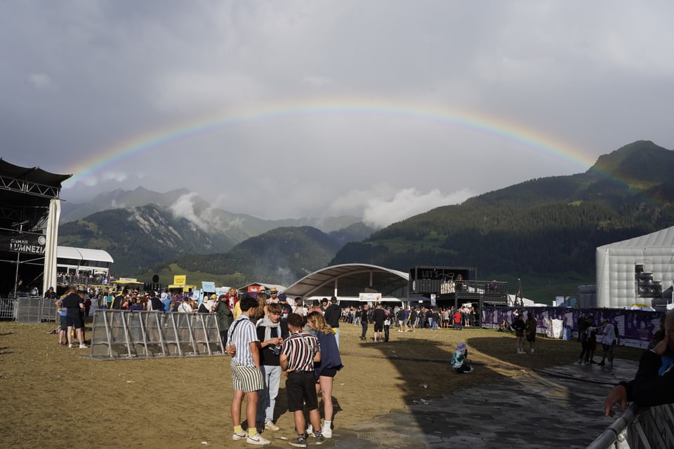 Nach dem Regen scheint die Sonne und dann gibt es natürlich auch einen Regenbogen.