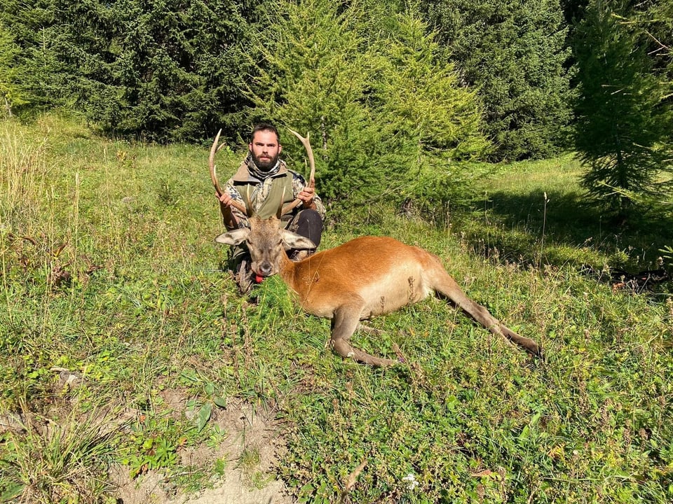 purtret dal chatschader ed il tschierv. 