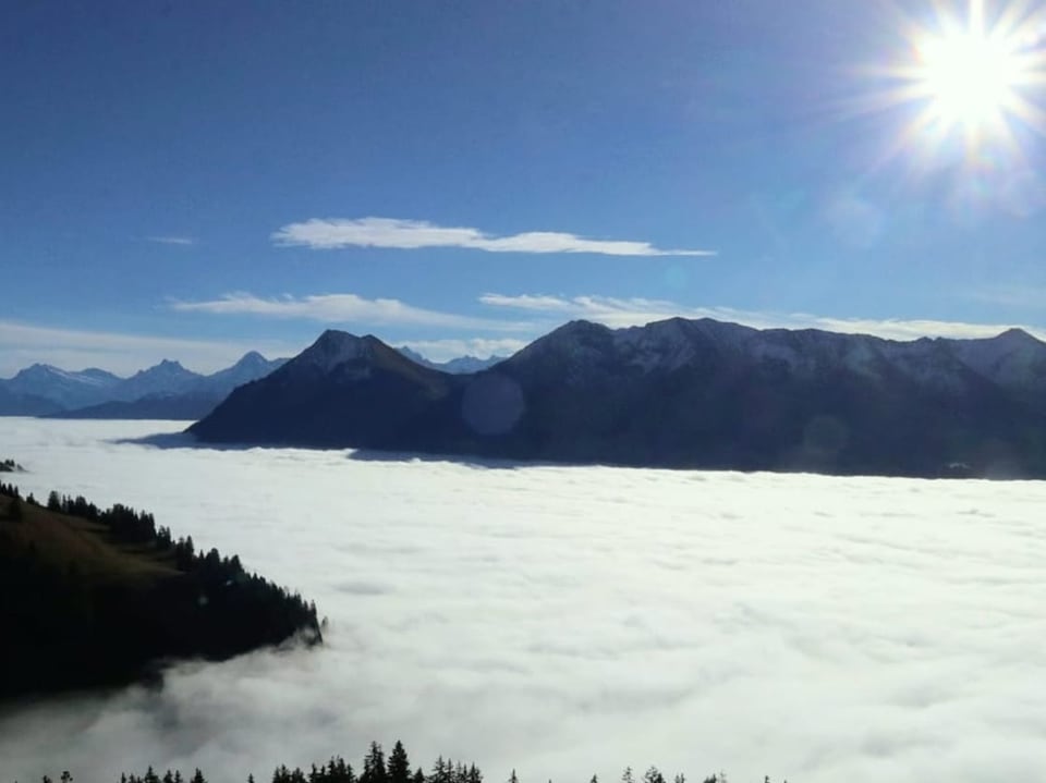 Blick auf ein Hochnebelmeer