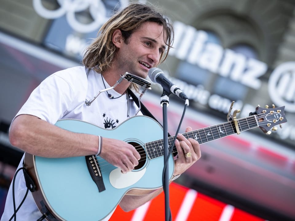 Pat Burgener bei einem Gig auf vor dem Bundeshaus in Bern Ende Juni.