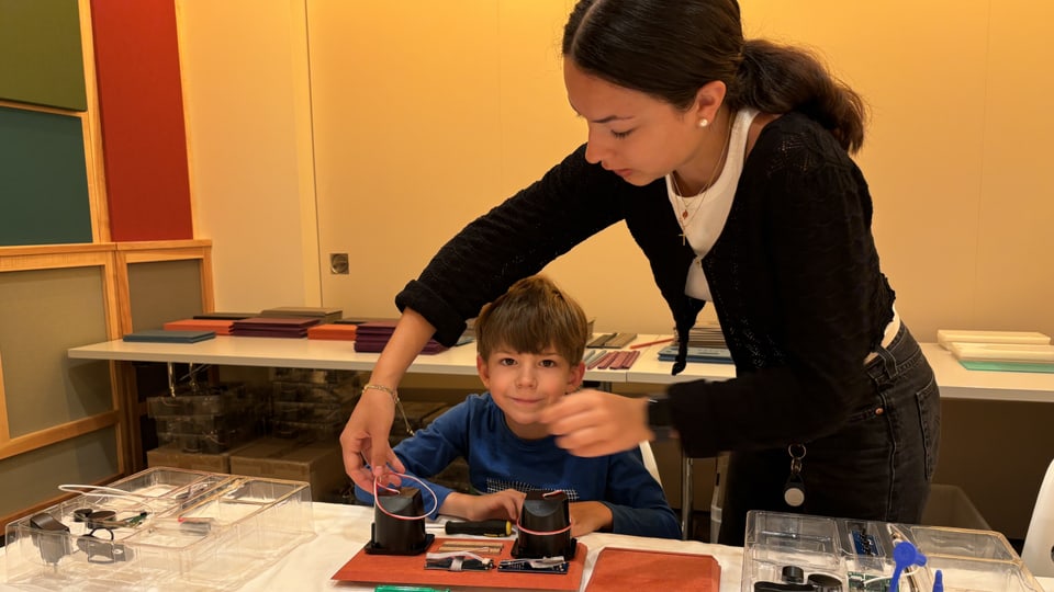 Radio DAB+ Bausätze: Kinder bauen ihr eigenes Radio bei RTR