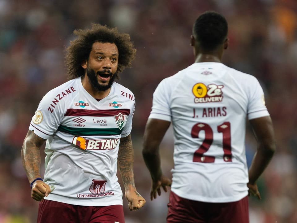 Marcelo ruft seinem Mitspieler Arias etwas zu