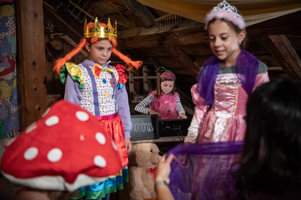 Dachboden, Lied, Kinderlied, Fasnacht, Singen, Fasnacht Lieder, Kostüme