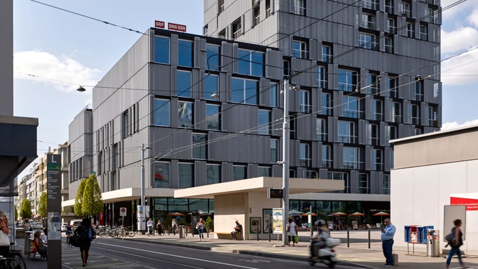 SRF Studio Basel im Meret-Oppenheim-Hochhaus – direkt beim Bahnhof Basel SBB