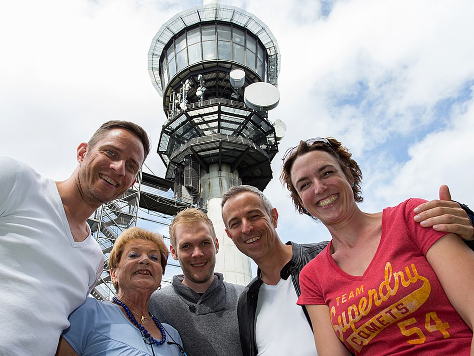 V.l.n.r.: Adrian Küpfer, Ruth Nyfenegger, Stefan Siegenthaler, Dani Fohrler und Joëlle Beeler auf dem Bantiger-Turm.