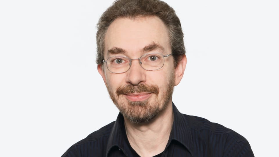 Michael Sennhauser ist Redaktor und Moderator bei Radio SRF 2 Kultur und unter anderem für den «Filmpodcast: Kino im Kop