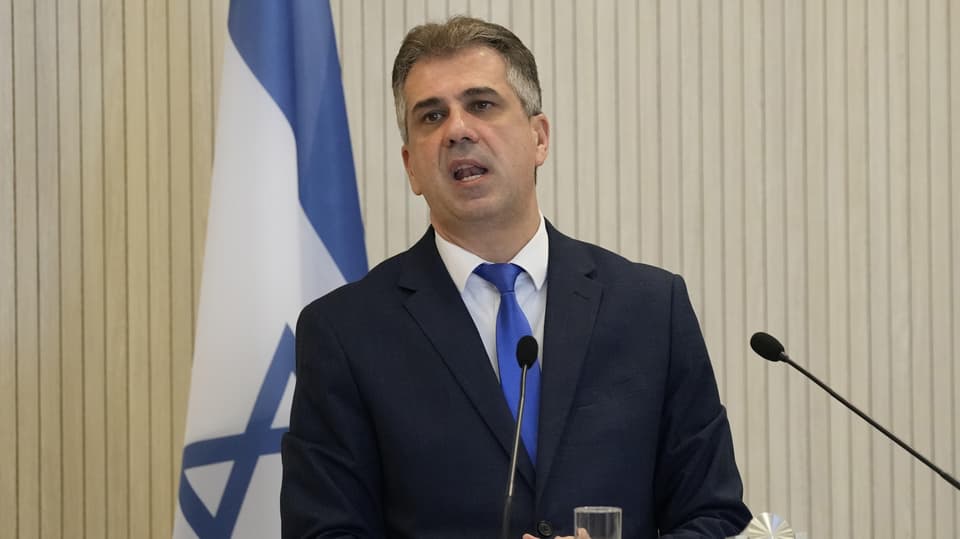 Der israelische Aussenminister Cohen spricht zu den Medieen