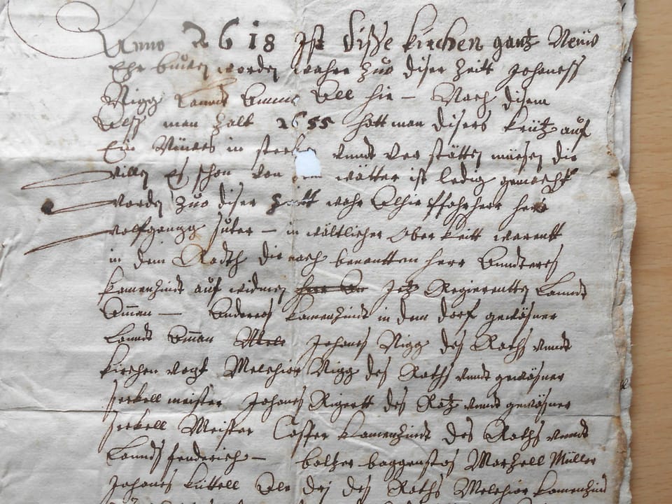 Handschriftliches, antikes Dokument in deutscher Schrift auf altem Papier.