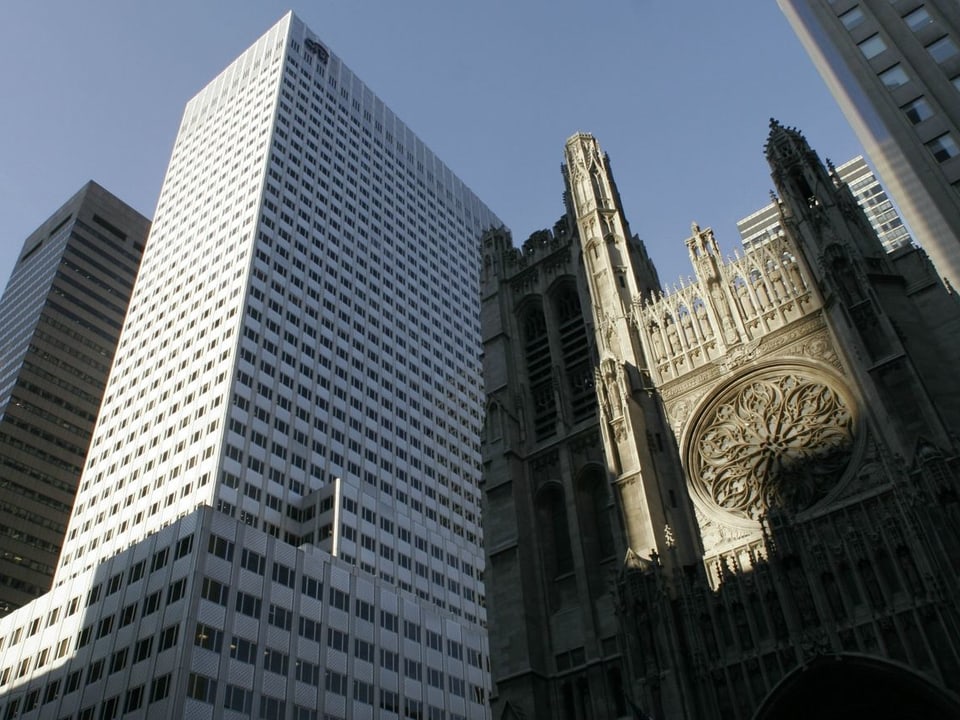 Der Wolkenkratzer an der 666 Fifth Avenue in Manhattan.